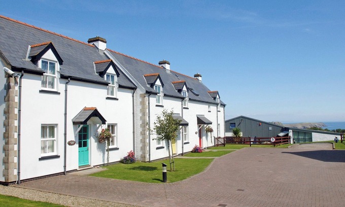 Lydstep Cabaña | Captain's Lodge - UK6732