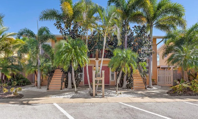 Dunedin Condominio | Capitán de cuartos - Capt. Unidad Kirk - BARCO GRATIS con alquiler!