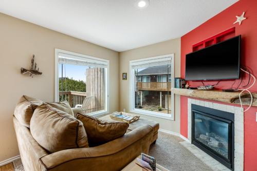 Depoe Bay Casa | Captain's Quarters - Coral Reef Cabin