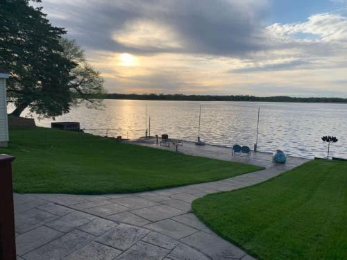 Fox Lake Casa | Captain's Quarters Lake Life Dream Home