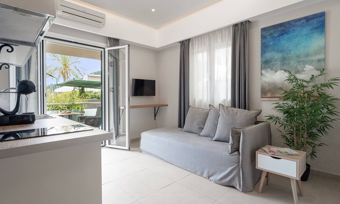 Yenion Apartamento | Captain's Seafront Apartments