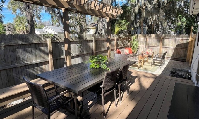 Historic District Condominio | Captain's Secret - Beautiful Home in Downtown Beaufort by RedAwning