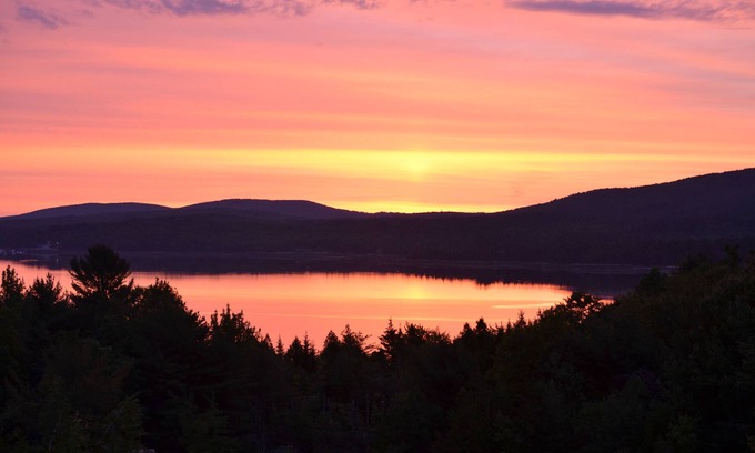 Hall Quarry Casa | Captains Quarters-Modern casa con vista al mar cerca de Acadia & Bar Harbor.