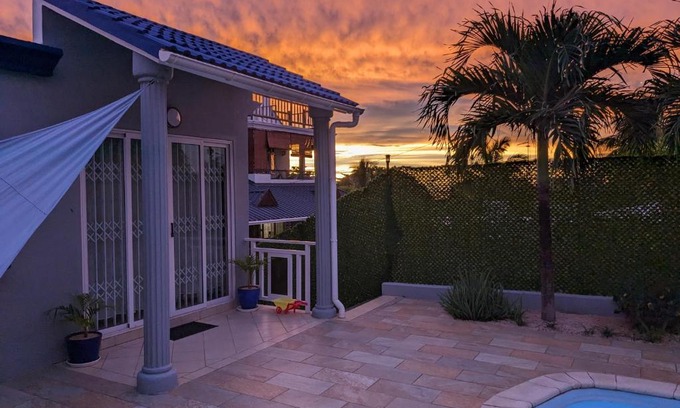 Flic-en-Flac Apartamento | Captains Quarters Poolside Villa