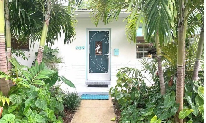 Florida North Atlantic Coast Casa | Captains Retreat...An oasis with lush coastal landscaping awaits!