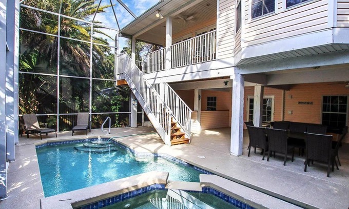 Captiva Casa | Bellamente renovada casa de la piscina en el área del pueblo de Captiva