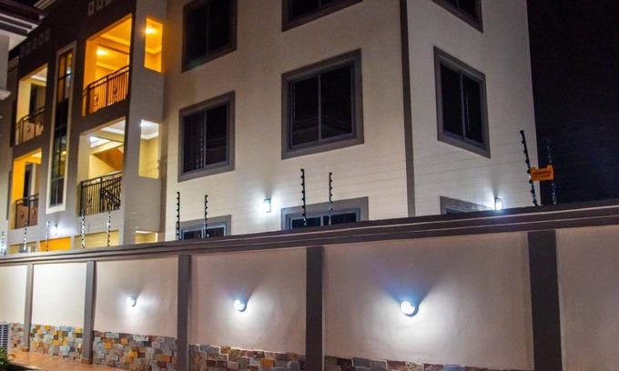Tema Apartamento | Captivating 1-bed Apartment in Tema, com 25