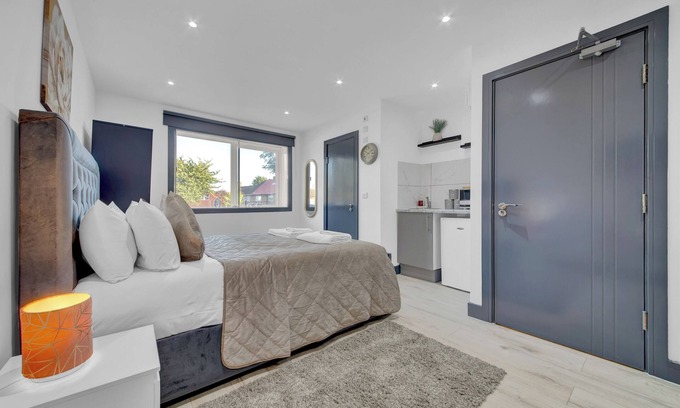 London Borough of Hounslow Apartamento | Captivating 1-bed Studio in Feltham
