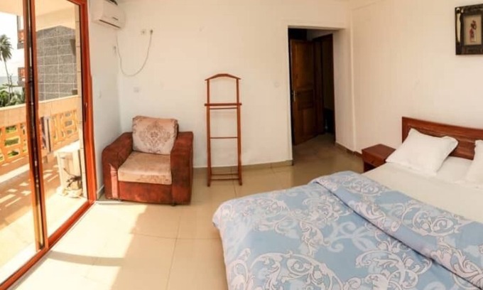 Dja-et-Lobo Apartamento | Captivating 3-Bed Apartment in Kribi