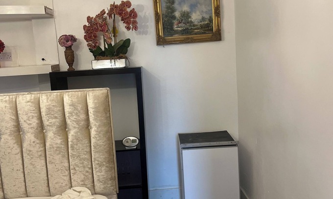 Stanley Casa | Captivating 4-Bed House in Wakefield