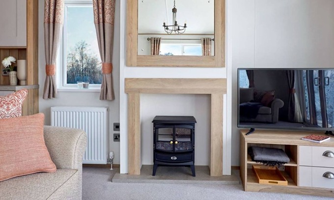 South Cerney Casa | Captivating Bluebell Lodge 2-bed Cotswolds caravan