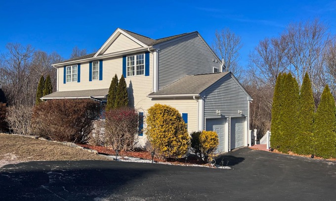 West Warwick Casa | Captivating Warwick Family Home
