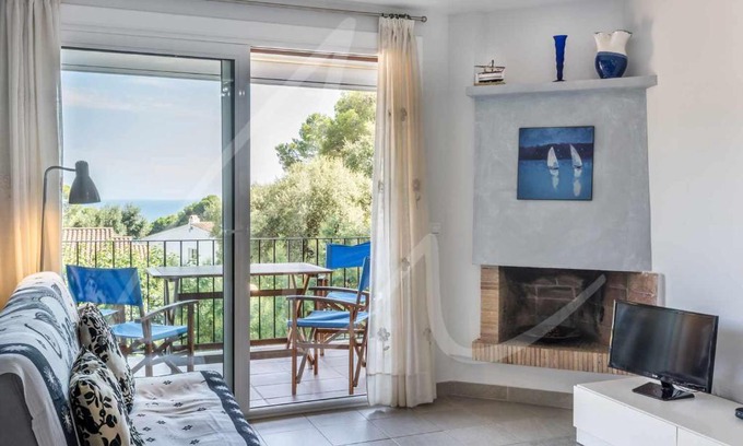 Calella de Palafrugell Apartamento | Carabela by SeaMount Rentals