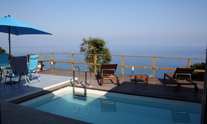 Caronia Villa | VILLA CARACTERÍSTICA, "Dammuso", con ESPECTACULARES vistas a las Eolias y piscina privada