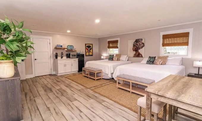 Wirtz Complejo | CARACUL, a cozy stay for four in the lodge of Karoo at Smith Mountain Lake