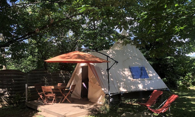 Gravieres Alquiler De RV | Caravan 'Le Tipi La Châtaigneraie' with Private Terrace