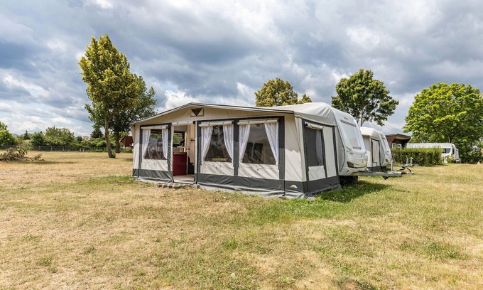 Alt Zeschdorf Alquiler De RV | Caravana 'Max 2 Erw Und 2 Kd' con jardín compartido y Wi-Fi