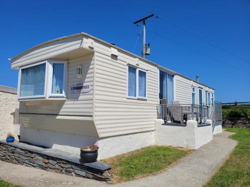 Cenarth Otro | Caravan on a working Farm