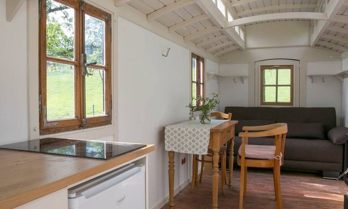 Lennestadt Apartamento | Caravan under the pear tree, 10sqm, 1 living/bedroom, max. 2 persons