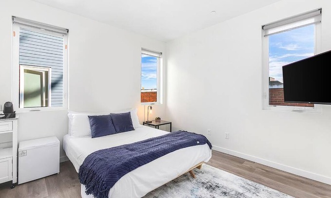 Capitol Hill Apartamento | Caraxes's Blood Wyrm Lair