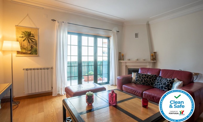 Lombos Apartamento | CARCAVELOS BEACH 2. A wonderful 2 bedroom