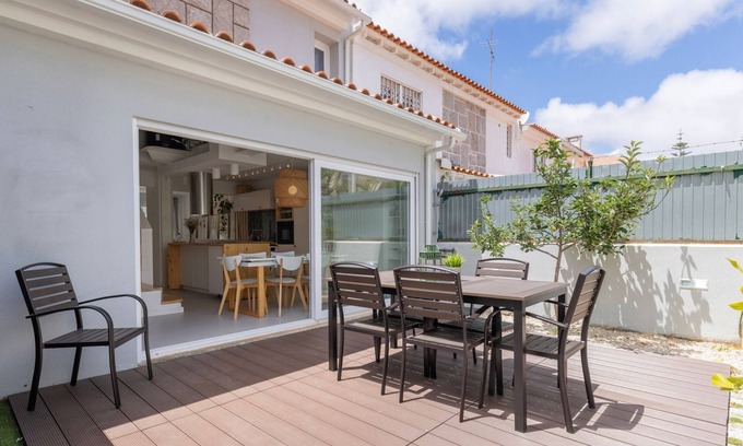 Carcavelos Casa | Carcavelos Sunny Retreat 1 by LovelyStay