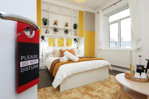 Adamsdown Cama Y Desayuno | Cardiff City Guesthouse, Central Rooms, Fast Wi-Fi, On-Street Parking