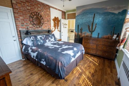 Cornwall Casa | Cardinal Inn Western Room