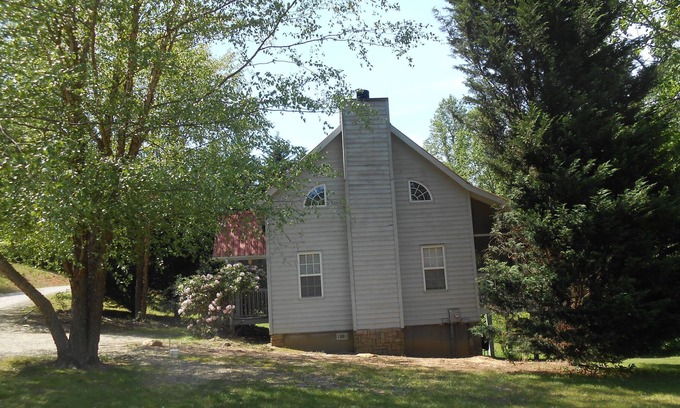Blairsville Cabina | Cardinal Nest 80 2 Bedroom Cabin by Redawning