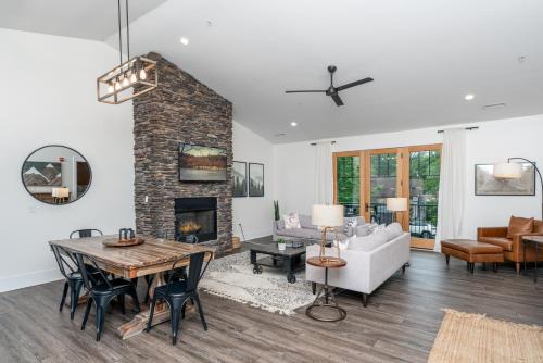Blowing Rock Casa | Cardinal on Main