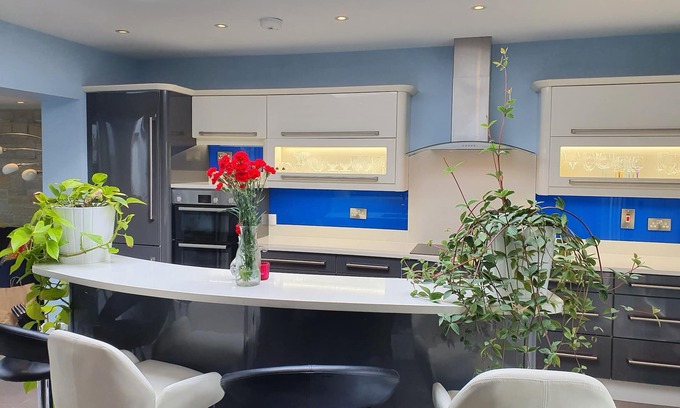 Portobello Casa | Carefully Curated Georgian Villa on a quiet street, in the heart of the city!