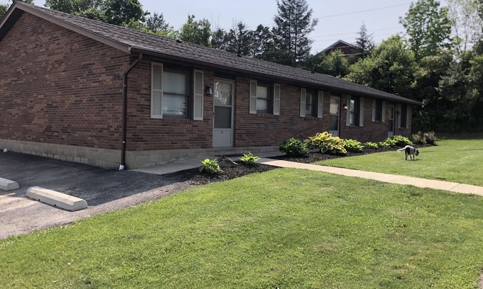 Wilmington Apartamento | Carey Villa I..5 minutes to WEC and Wilmington College..10 min to Roberts Center