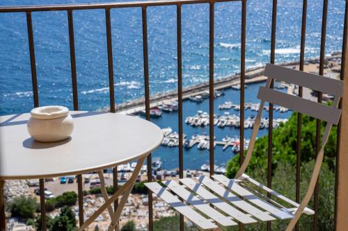 Cargese Apartamento | Cargèse, appartement de charme surplombant le port