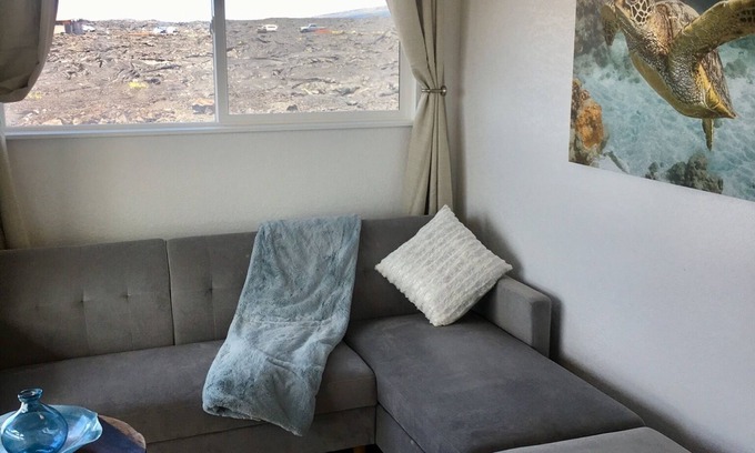 Pahoa Casa | Cargo Container HomeOnTheLava ~ Ocean & Volcano View Sleeps 4 ~ Julie’s Sunrise