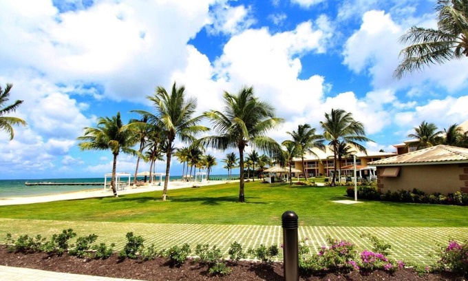 Crystal Harbour Apartamento | Caribbean Gem! 4 Island View Units, Steps to North Sound Golf Club! Outdoor Pool