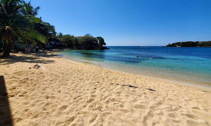 Antoneys Cay Hotel | Caribbean Inn