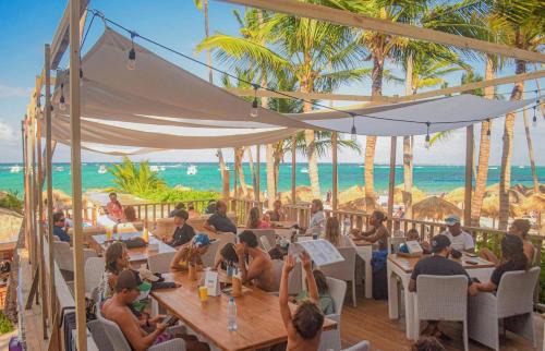 Bavaro Apartamento | CARIBBEAN STUDIOS DELUXE with ROOFTOP POOL and SPA - LOS CORALES BEACH