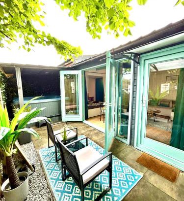 Vijfhuizen Casa | Caribbean style beach house with jacuzzi & private garden near Amsterdam