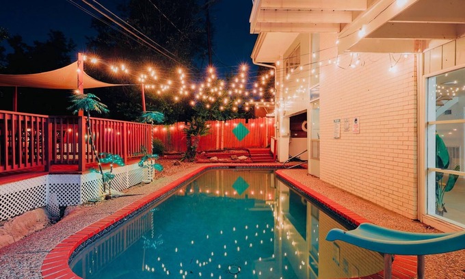 Houston Casa | Caribbean Style Joyful Boho Villa Sw Pool 5bdr 22Gsts Pool Tb TV Chan Hobby Area