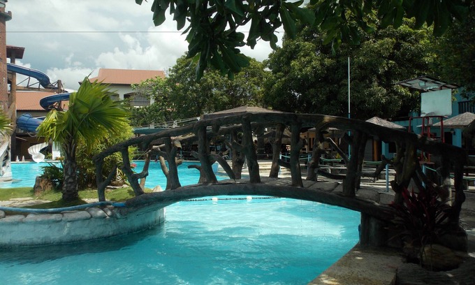 Bacolod Hotel | Caribbean Waterpark and Resotel