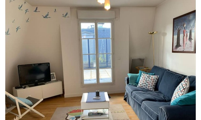 Saint-Cyr-l'Ecole Apartamento | CARINA T2 apartment close to all amenities.