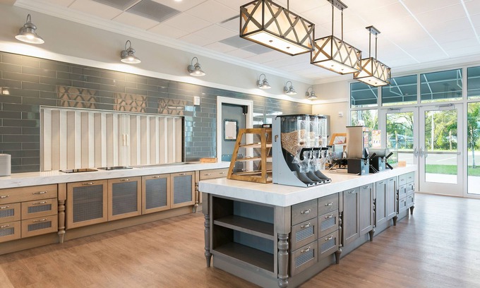 Pinecraft Hotel | Carlisle Inn