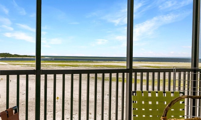 South Island Apartamento | Carlos Pointe 233, 2 Bedrooms, Sleeps 4, Gulf Front, Elevator, Heated Pool