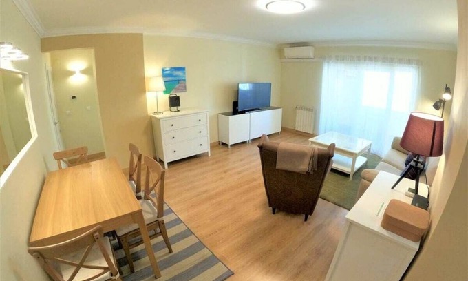 Linda-a-Velha Apartamento | Carnaxide, modern T1 apartment w/ balcony in Carnaxide, Oeiras, Lisbon