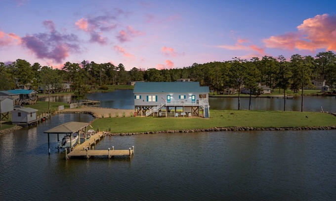Merritt Casa | Carolina Breeze Fishing Hole - Your Perfect Getaway!