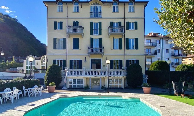 Brusimpiano Hotel | Caroline Hotel