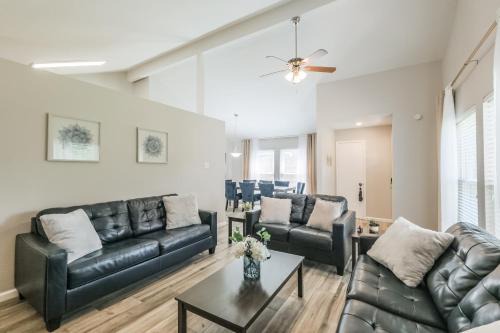 Spring Branch Central Casa | Carousel Near Memorial And City Centre