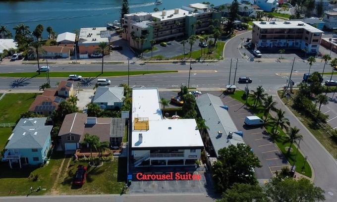 Sunset Reef Hotel | 🩴Carousel Suites #3 – Sweet Studio Steps from the Sand!