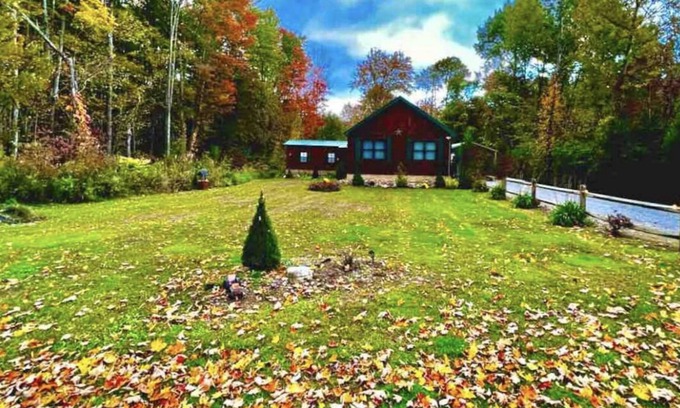 Cleveland Cabina | “Carpe Diem” cabin/ w studio/koi pond/ 9 acres