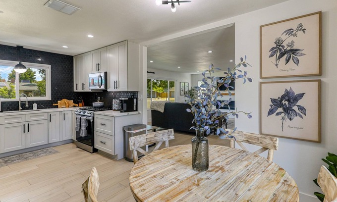 Redding Casa | ***Carpenter Lane***
